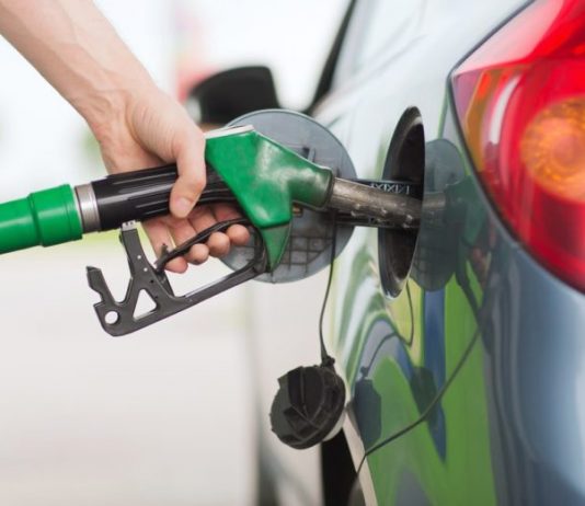 Petrobras reduz em 6,2% preço da gasolina nas refinarias