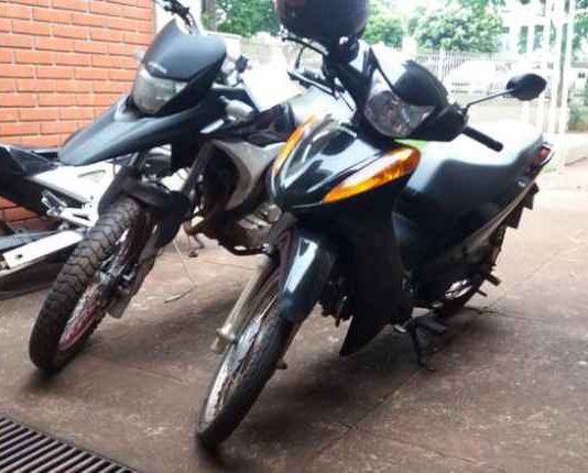 Usando arma roubada de segurança de Nelsinho Trad, bandidos roubam motos e trocam tiros com PM
