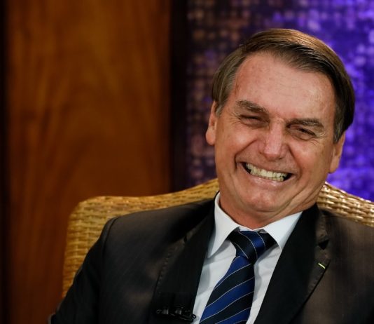 Ministros da ala militar defendem que Bolsonaro procure Maia