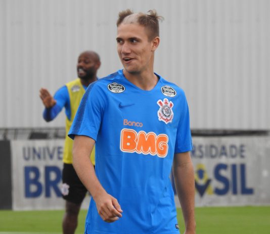 Garotada do Corinthians ao subir para o profissional tem cabelo raspado