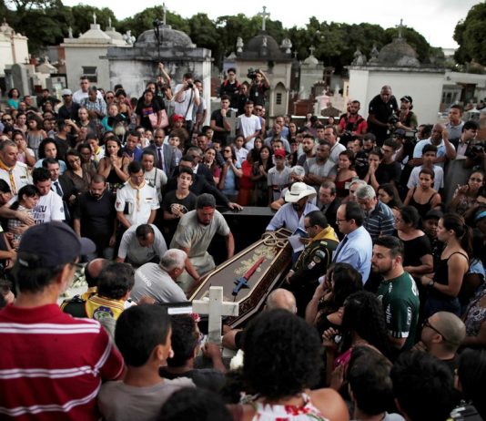 Adolescente suspeito de participar de planejamento do massacre de escola de Suzano se apresenta à Justiça