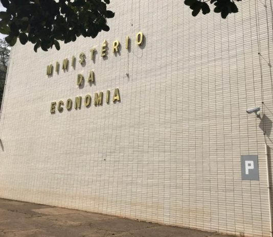 Brasil caminha para década com crescimento mais fraco em 120 anos