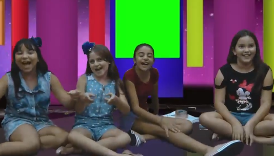Lala Brisk e as lindas meninas brincando muito no Pintando o 7