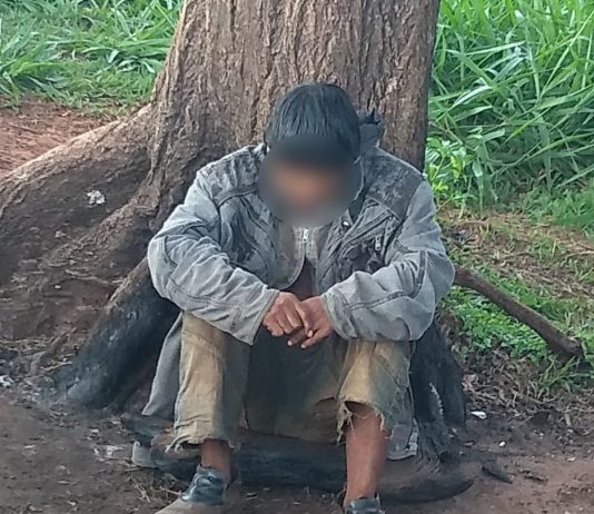 Homem que vivia em situação ‘desumana’ em mata é resgatado