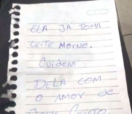 Bebê é salva após ser deixada em saco com bilhete e instruções