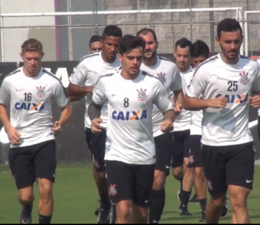 Carille comanda treino com intensivo em bola barada
