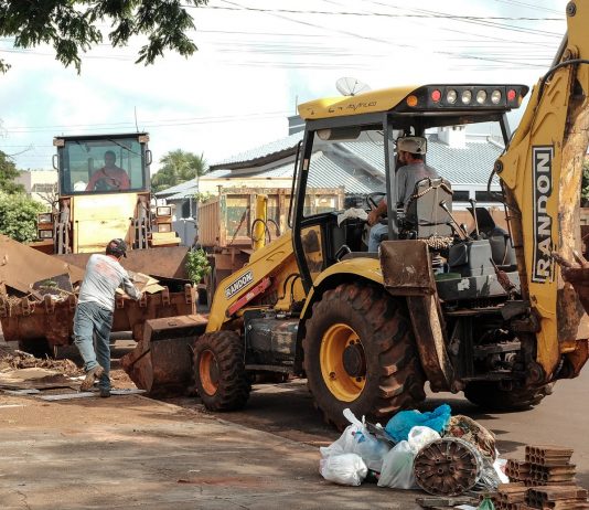 Frente de limpeza passou pelo bairro Tapajós e Copagril nesta terça (23)