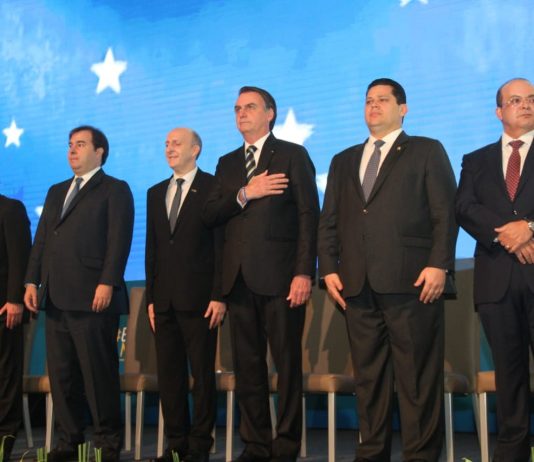 Em discurso sobre reformas estruturais, Bolsonaro anuncia apoio a 1% do FPM
