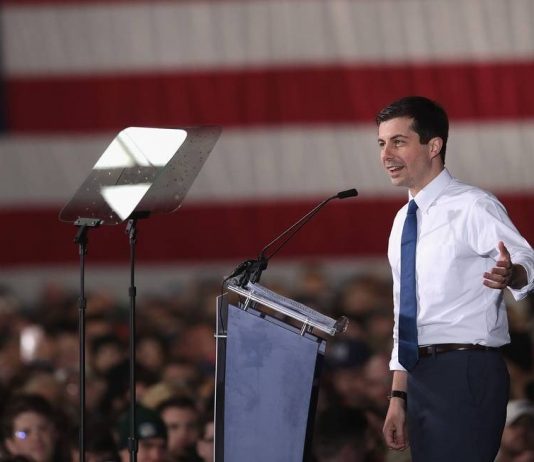Jovem, gay e veterano de guerra, Pete Buttigieg lança pré-candidatura à Presidência dos EUA