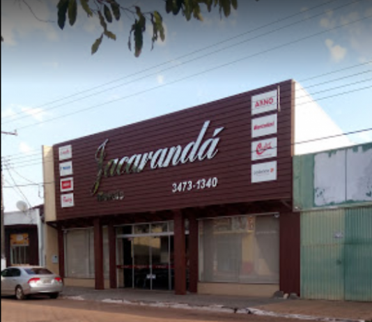 Loja no centro de Eldorado tem vidro quebrado, ladrão rouba R$70 reais mas é capturado