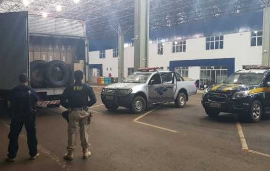 Mundo Novo – Receita Federal e PRF estouram depósito e apreendem 400 mil maços de cigarros