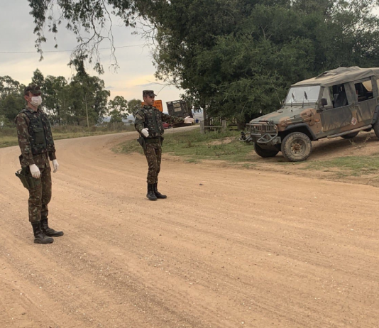 Mundonovenses em estrada rural usando drogas são pegos pelo Exército e levados para Del. de PC de Mundo Novo