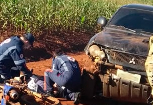Homem e criança ficam feridos em acidente envolvendo viatura da PF no interior de Guaíra