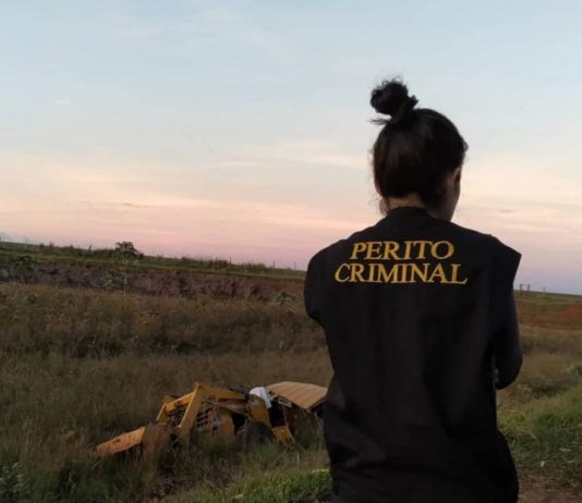 Idoso morre ao dar passagem para caminhão e cair com trator em barranco na rodovia