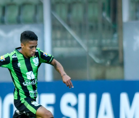 América-MG confirma acordo com clube de Israel pelo meia Matheusinho, pretendido pelo Santos
