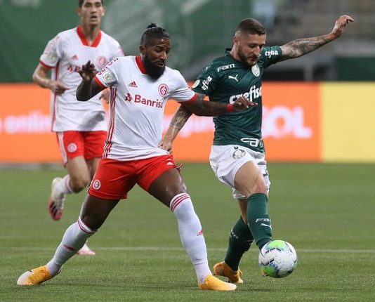 Em jogo ruim, Palmeiras e Inter marcam nos acréscimos e empatam no Allianz Parque