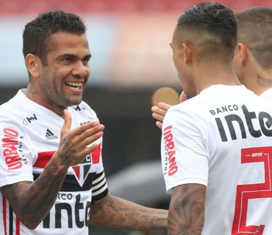 São Paulo: Daniel Alves viajará a Porto Alegre, mas ainda é dúvida para duelo com o Inter