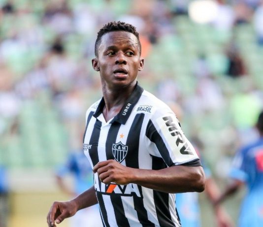 Corinthians se acerta com Cazares e aguarda rescisão do atleta com o Atlético-MG para anunciar reforço