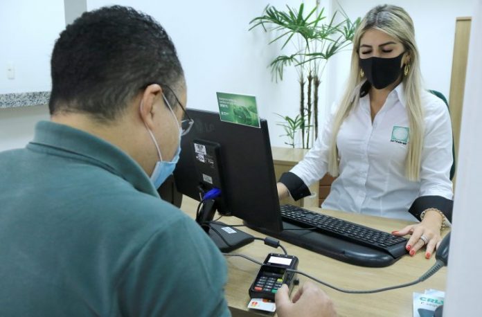 Inauguração-da-opsão-de-pagamentos-de-taxas-do-Detran-no-cartão-de-débito-Foto-Edemir-Rodrigues-1-730x480