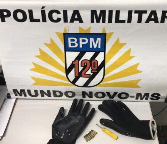 Em Mundo Novo, Polícia Militar prende homens por porte ilegal de arma de fogo e dirigir veículo sem CNH