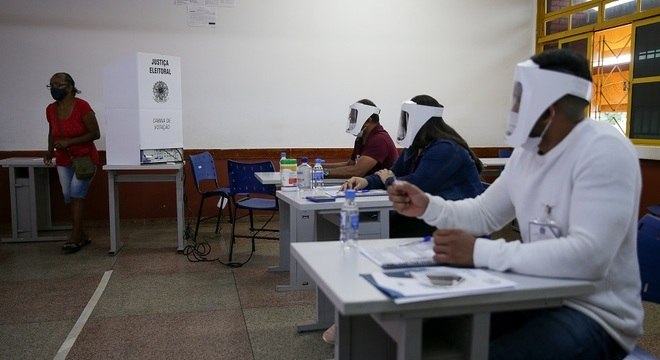 primeiro-turno-votacao-eleicoes-cabine-de-votacao-24112020091739597