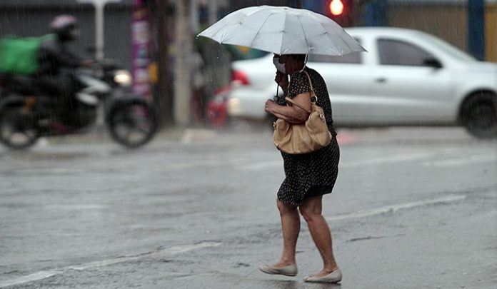 Chuva-Foto-Foto-Saul-Schramm-14-730x425