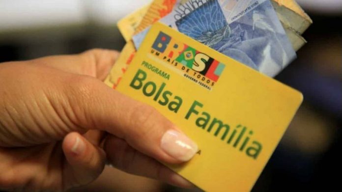 governo-deve-anunciar-auxilio-de-r-400-para-beneficiarios-do-bolsa-familia_mkrs