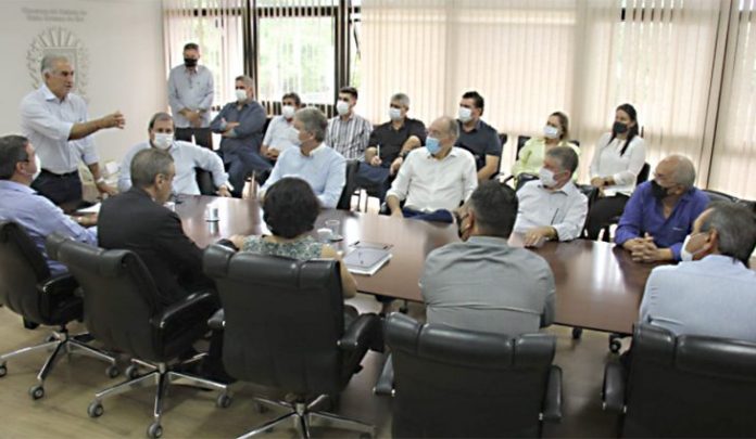 Assinatura-de-convênio-com-Prefeitos-Foto-Chico-Ribeiro-11-730x425
