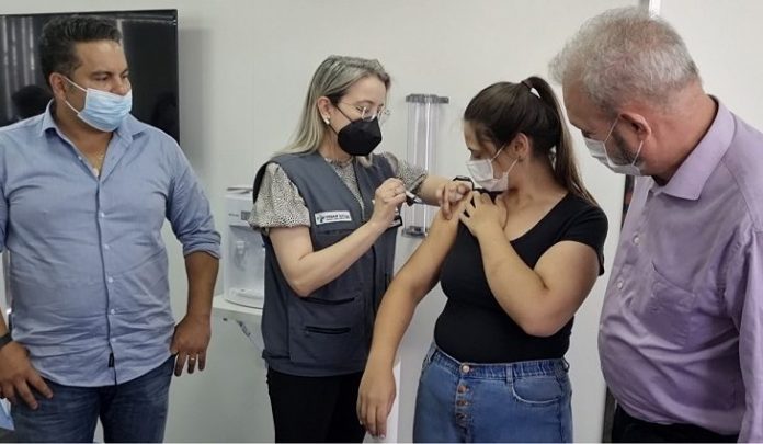 Vacinação-na-fronteira-com-doses-da-Janssen-730x425