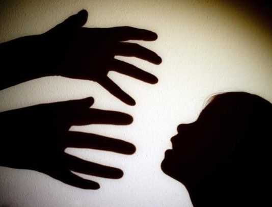 Suspeito teria estuprado enteada de 9 anos e duas meninas quando tinham 11 anos