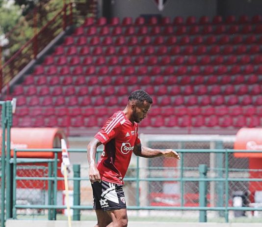 Após sair de maca, Welington treina normalmente em reapresentação do São Paulo