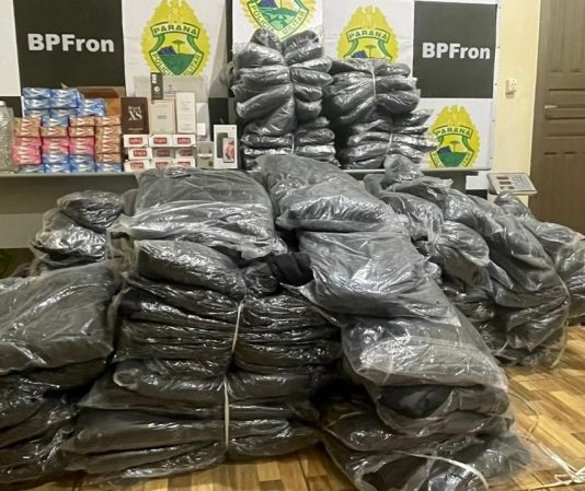 BPFRON apreende veículo com mercadorias ilegais contrabandeadas do Paraguai em Guaíra