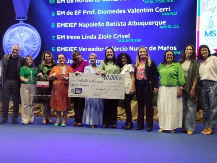 290623-duas-escolas-da-rede-municipal-de-navirai-ficam-entre-as-10-melhores-do-estado-e-sao-premiadas-no-programa-ms-alfabetiza-1-768x579