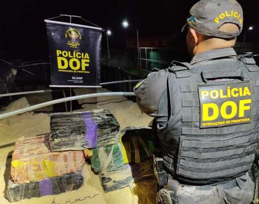 Homem é preso transportando maconha escondida em carga de farelo de milho
