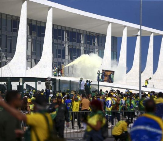 Lesa Pátria: PF cumpre mandados de busca e apreensão em 4 estados