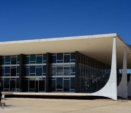 STF tem maioria para condenar mais oito réus por atos golpistas
