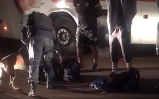 Jogador do Corumbaense é preso com drogas em ônibus da delegação