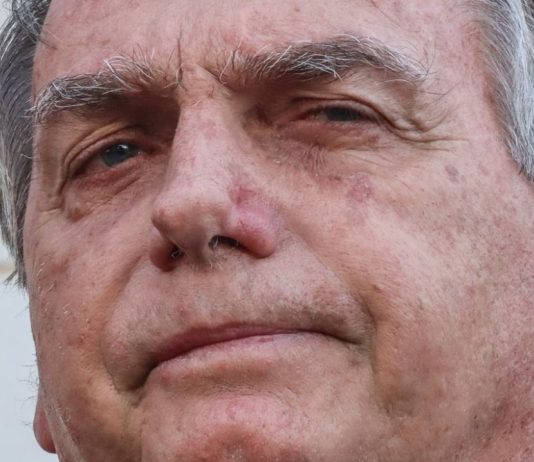 Bolsonaro é condenado a indenizar jornalistas por danos morais