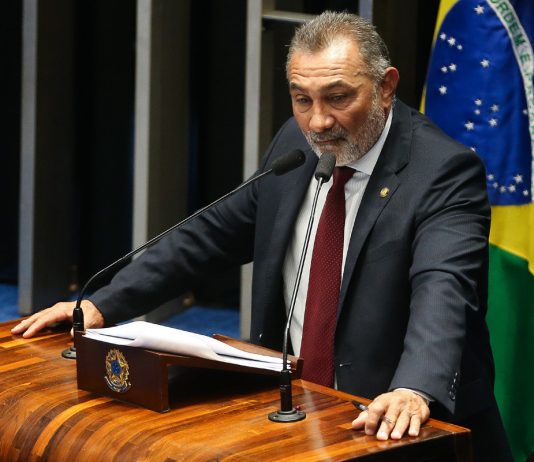 Ex-senador é alvo de operação por suspeita de ser mandante de execução