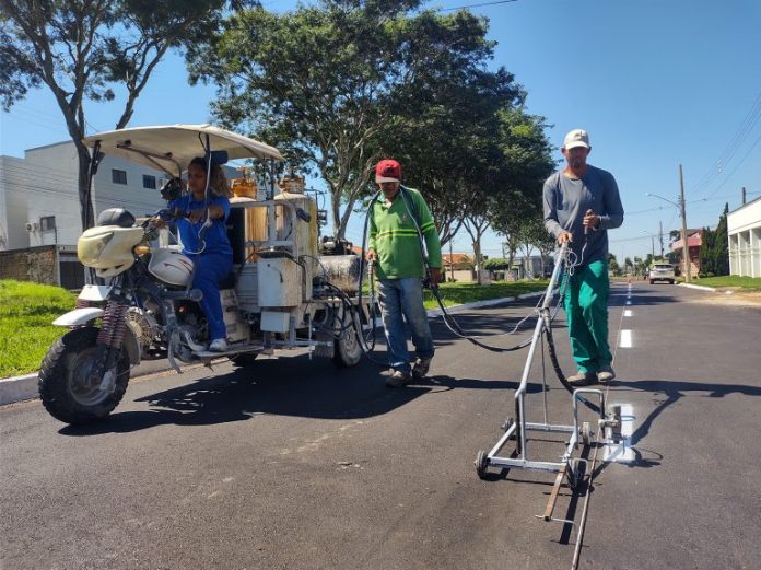 130324-prefeitura-de-navirai-intensifica-a-restauracao-da-sinalizacao-horizontal-de-vias-publicas-do-municipio-1-768x575