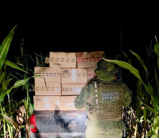 Interceptado veículo carregado com cigarro em região rural de Guaíra