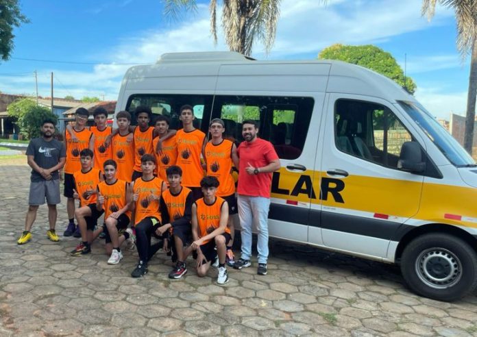 070524-equipe-sub-17-de-navirai-conquista-titulo-de-campeao-da-6a-copa-tacuru-de-basquete-1-768x543
