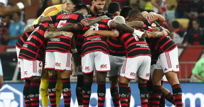 Jogadores-do-Flamengo-comemoram-gol-no-Maracana
