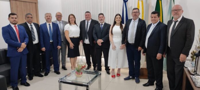 23_53_29_GABINETE_1068x481
