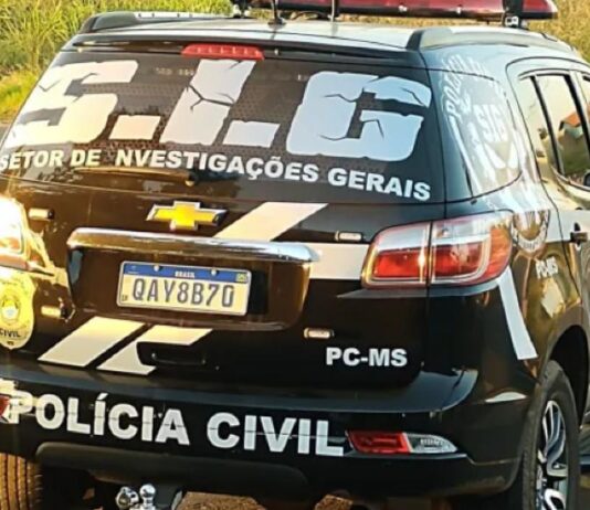 Com facada no tórax, filha mata pai em Mundo Novo e chora em cima do corpo