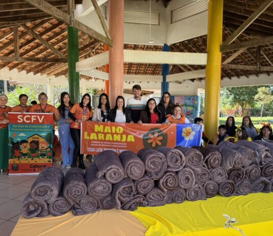 Prefeitura de Itaquiraí entrega cobertores para crianças do SCFV Rural durante ação do Maio Laranja