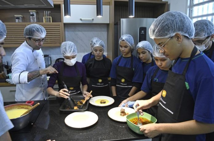 Escola-Estadual-Mario-Blandino-Gastronomia-Foto-Bruno-Rezende-24-730x480