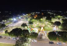 Praça Central de Iguatemi começa a receber decoração de Natal e evento com entrega de 4 mil brinquedos é no domingo