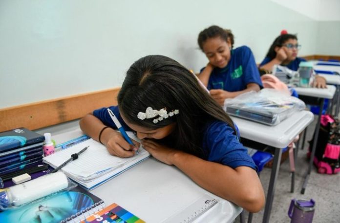 Entrega-Escola-Ribas-Foto-Bruno-Rezende-SecomMS-3-730x480