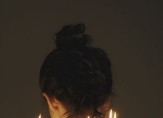 Uma tragédia: me debruço sobre o seu túmulo, grito e choro, mas você não me escuta